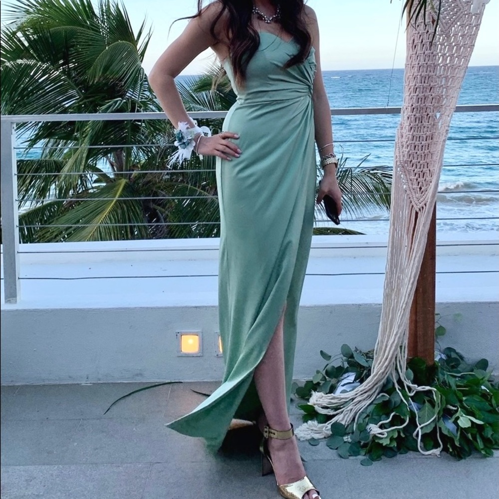 MAJORELLE Deeandra Gown - Picture 4 of 4